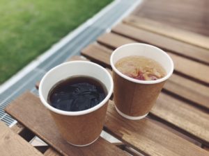 イバラボ広場にてコーヒーと薬膳コーラ